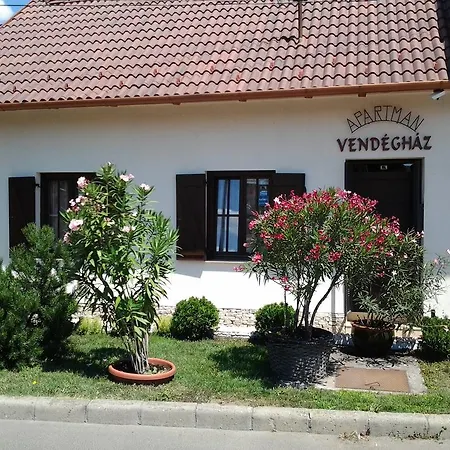 Apartment Gyoengyvendeghaz
